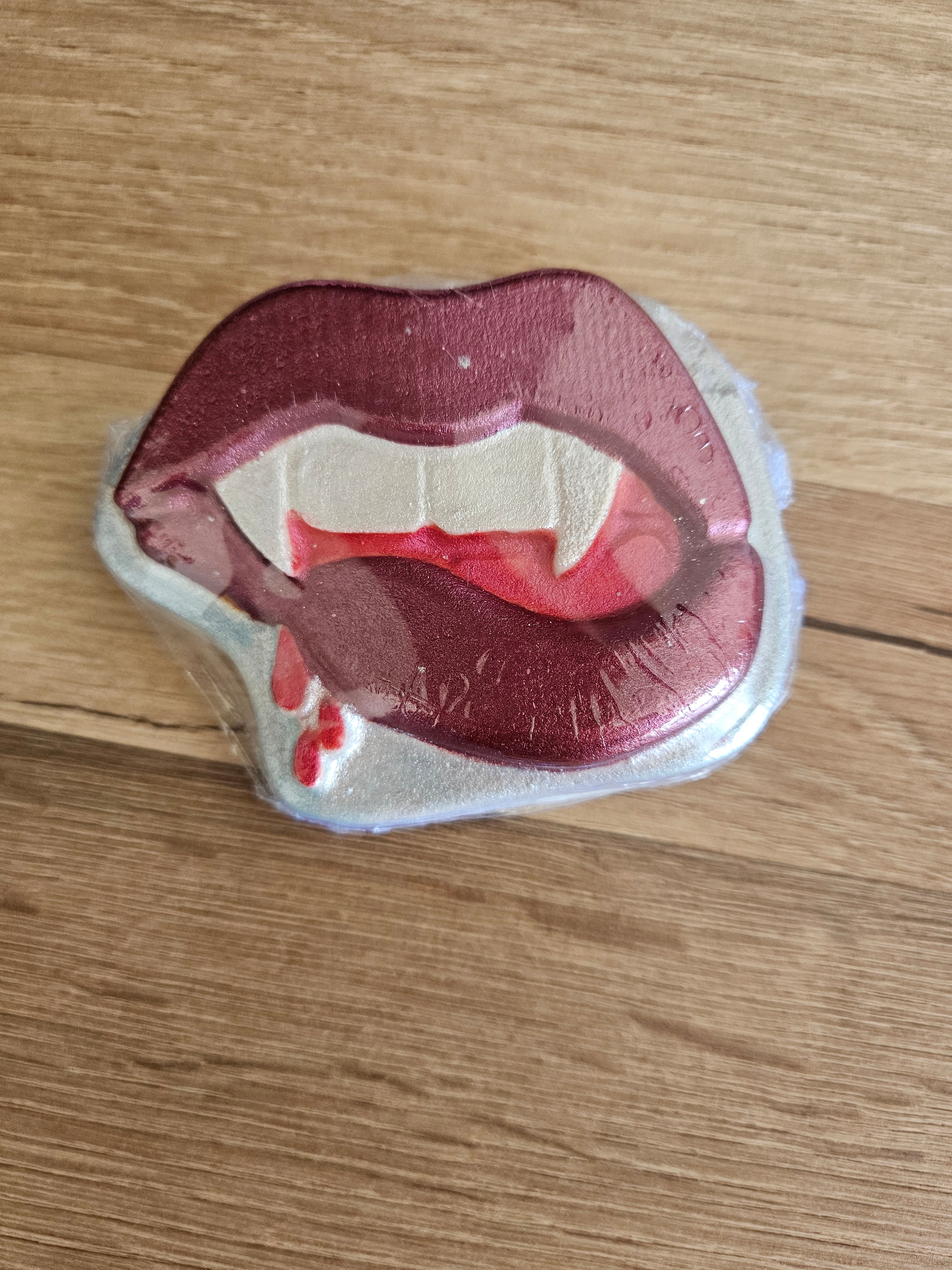 Vampire Kiss Lips Bath Bomb